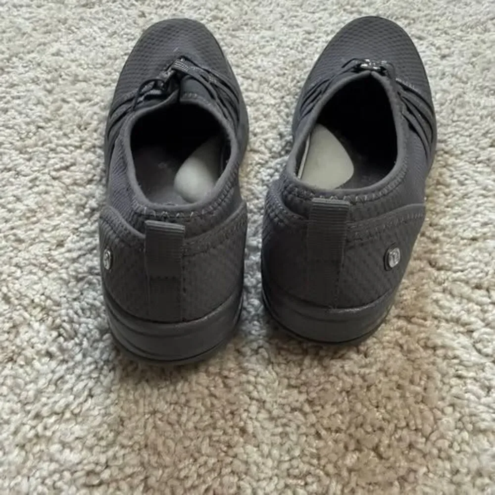 Bzees Women's Slip-On Shoes size 8